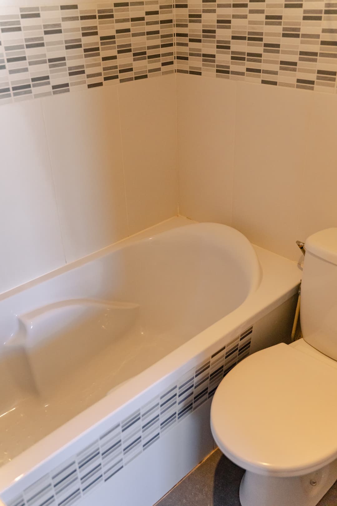baignoire-chambre-triple-hotel-bloom-caen-rue-bernieres_01