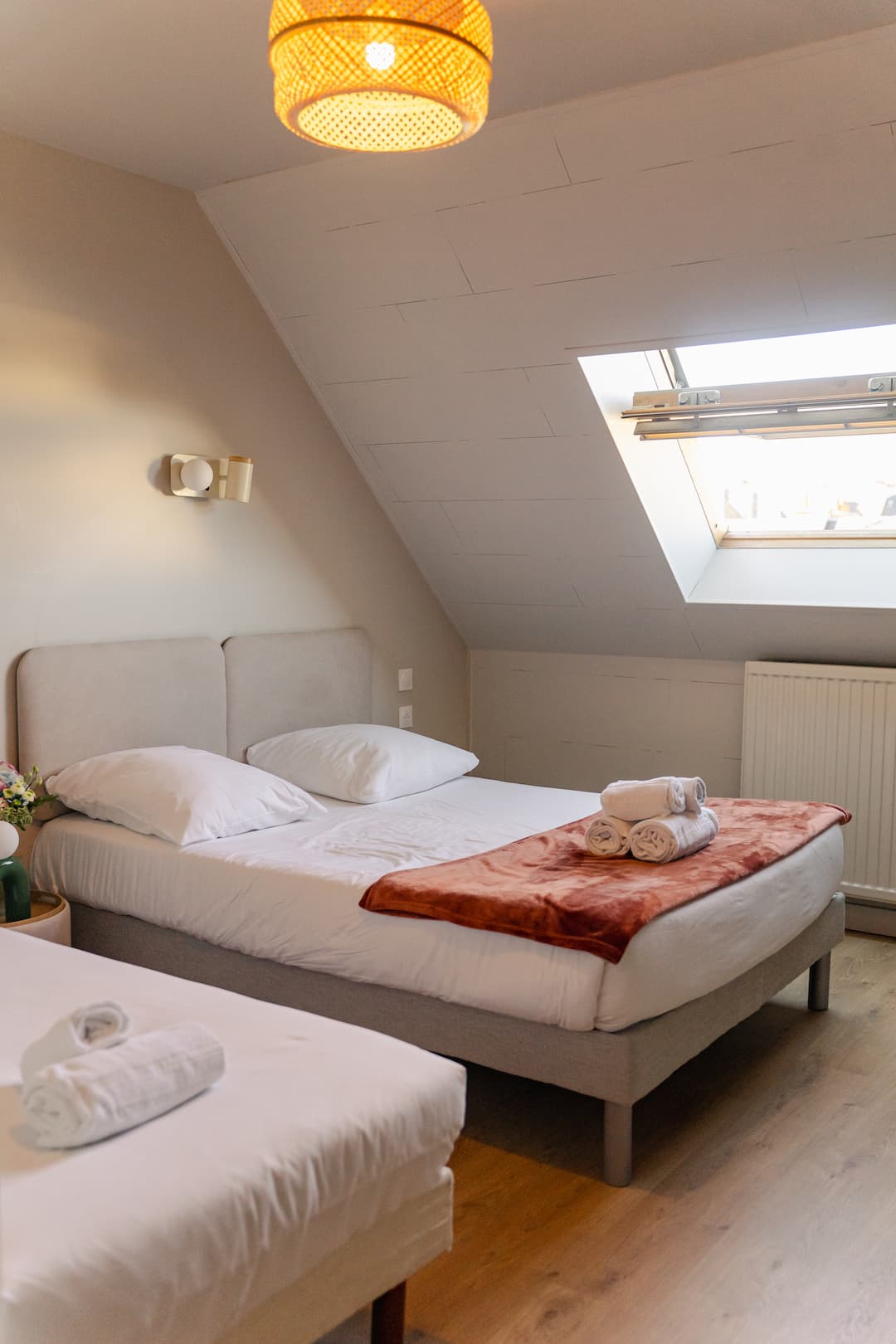 chambre-triple-hotel-bloom-caen-rue-bernieres_01