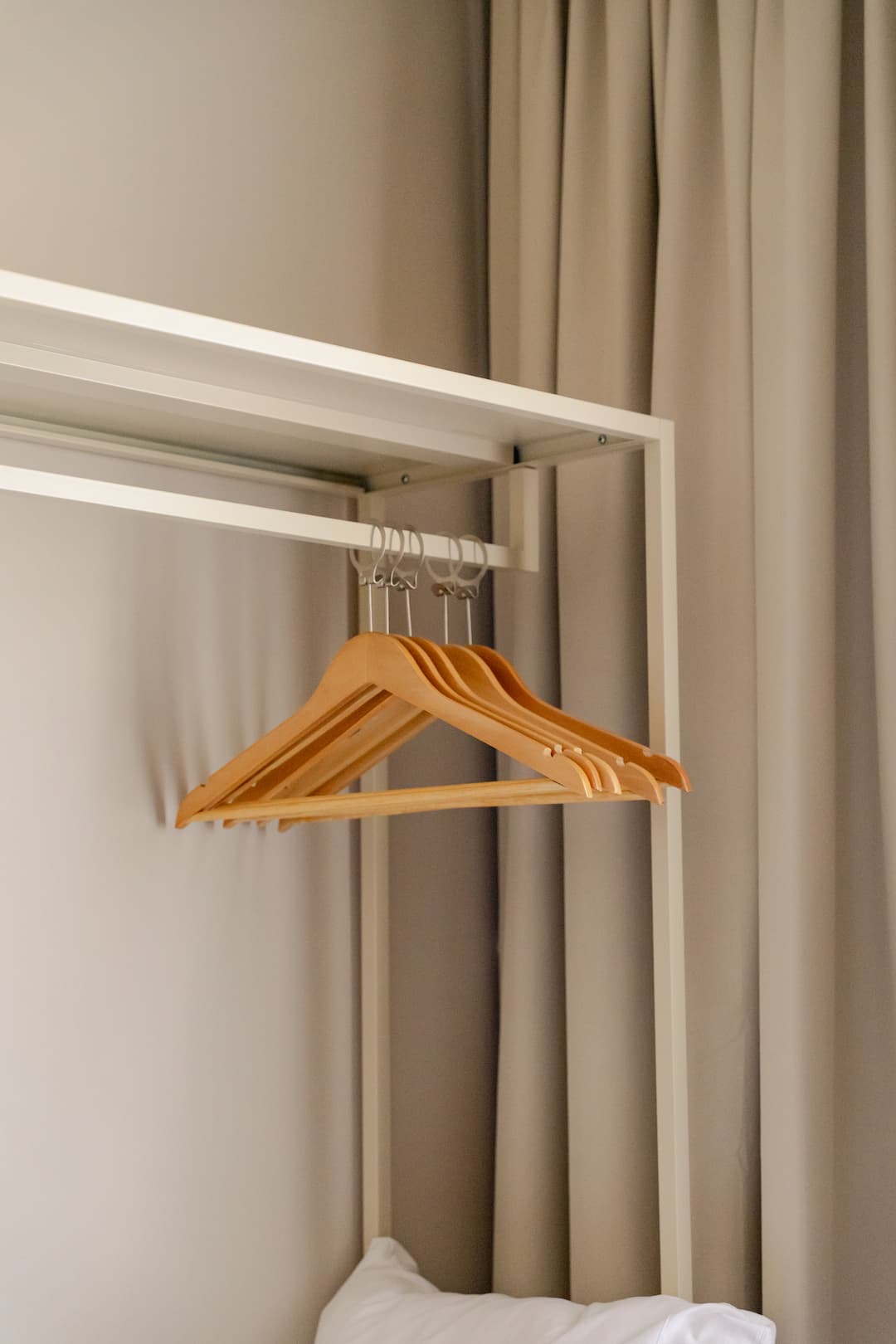 dressing_chambre-standard-hotel-bloom-caen-rue-bernieres_01