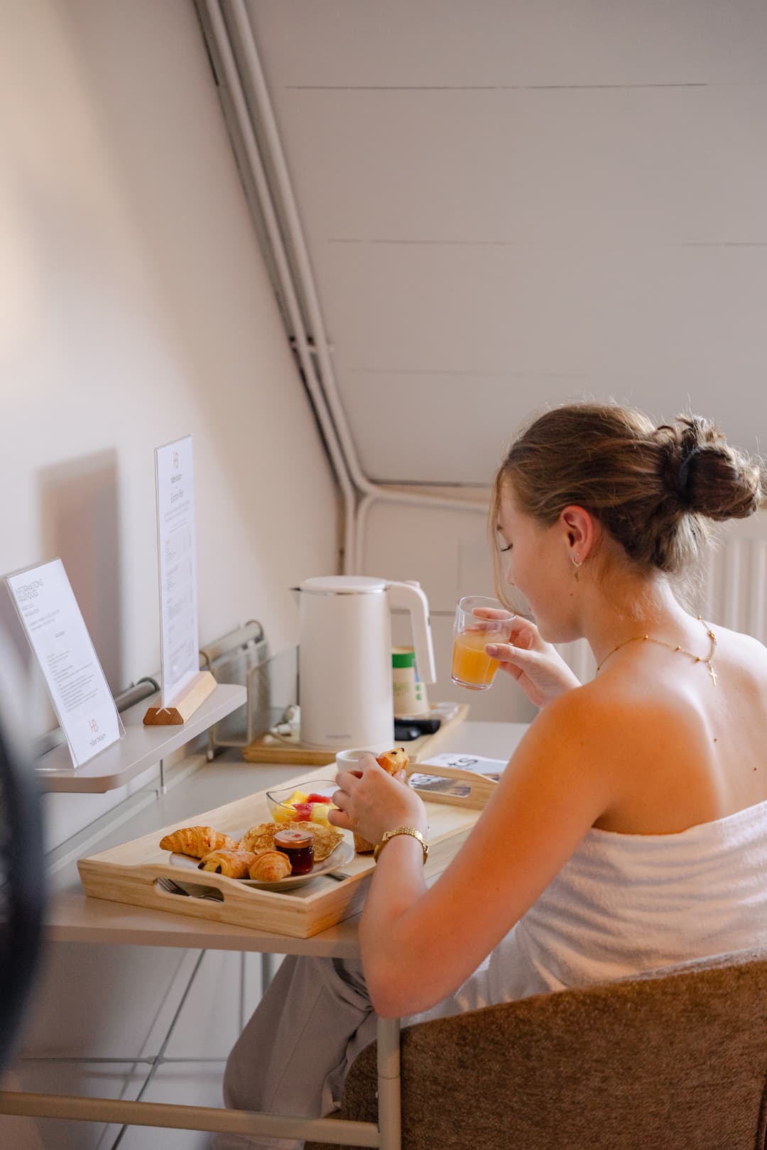 petit-dejeuner-local-normandie-au-lit-hotel-bloom-caen-rue-bernieres_01