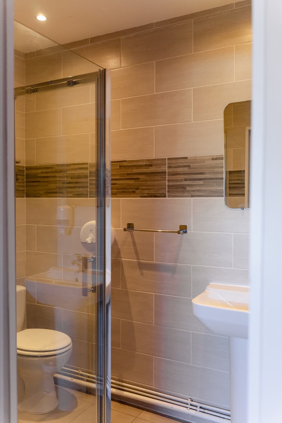 toilette-chambre-hotel-bloom-caen-rue-bernieres_01