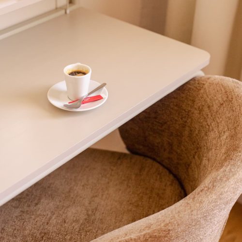 cafe-bureau-chambre-standard-hotel-bloom-caen-rue-bernieres_01