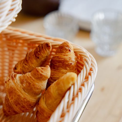croissants-petit-dejeuner-local-normandie-hotel-bloom-caen-rue-bernieres_01