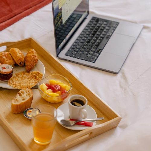 petit-dejuener-lit-chambre-triple-hotel-bloom-caen-rue-bernieres_04